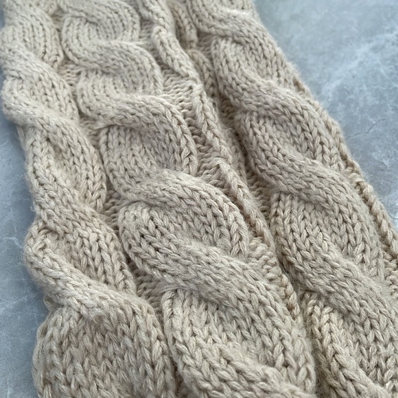 Women's Cable Knitted Infinity Scarf - Picture 5 of 15